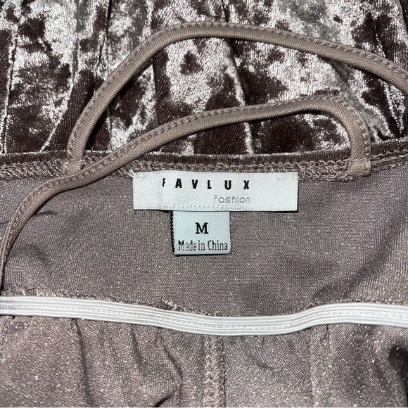 FAVLUX Romper Women's Size Medium Crushed Velvet Dusty Pink Beige Tank Shorts - Picture 9 of 10